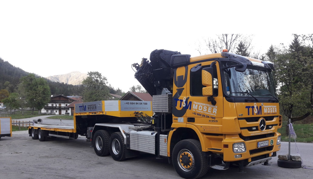 Transporttechnik Moser TTM - Kran mit Container Transporttechnik Moser TTM - Kran mit Containere